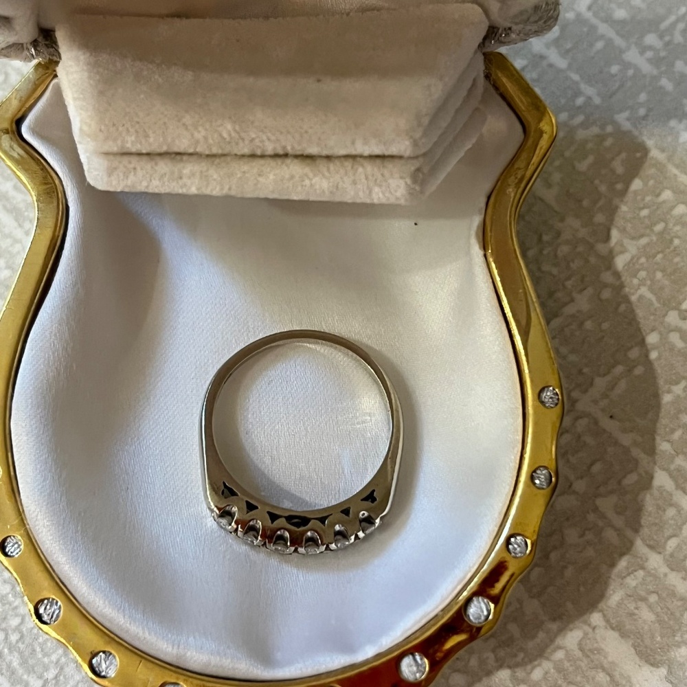 Diamond Ring - Picture 8 of 9